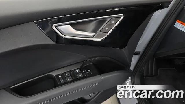 Audi Q4 e-tron — фото 28