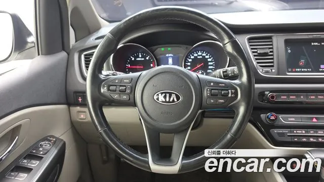 Kia Carnival — фото 13