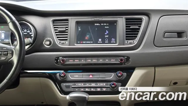 Kia Carnival — фото 14