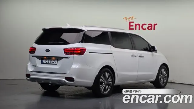 Kia Carnival — фото 2
