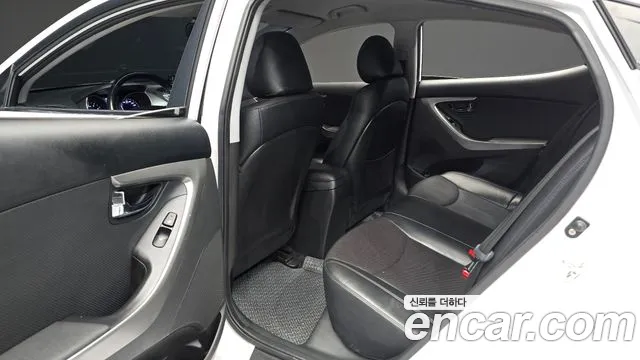 Hyundai Avante — фото 11