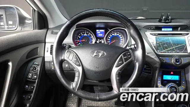 Hyundai Avante — фото 12