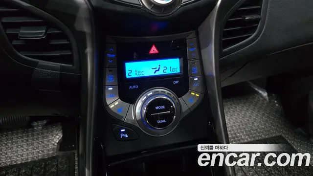 Hyundai Avante — фото 16