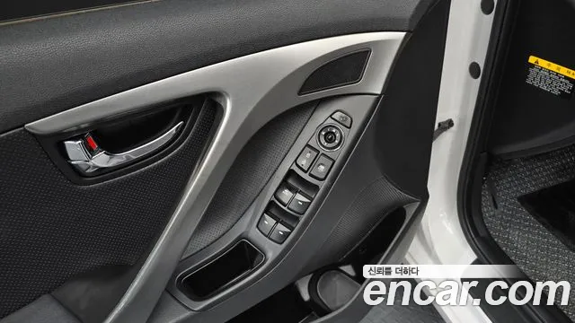 Hyundai Avante — фото 20