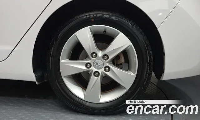 Hyundai Avante — фото 21