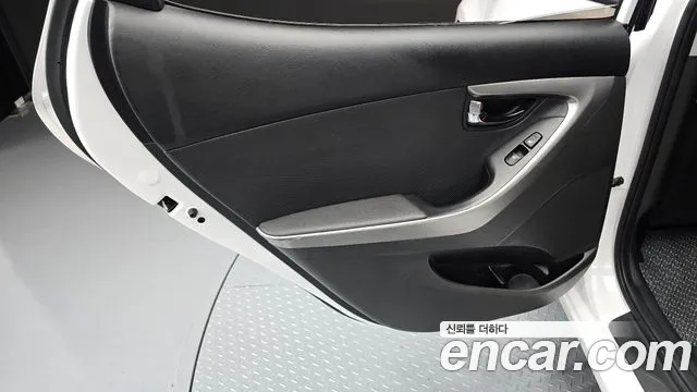 Hyundai Avante — фото 25