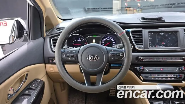 Kia Carnival — фото 15