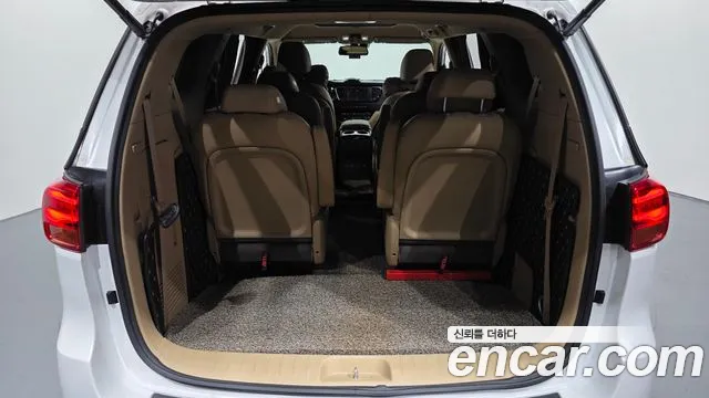Kia Carnival — фото 19