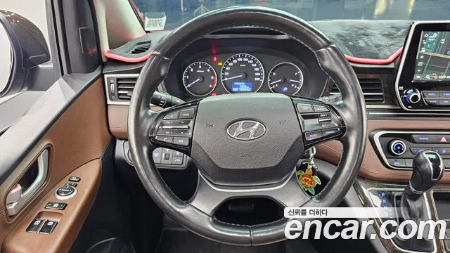 Hyundai Starex — фото 13