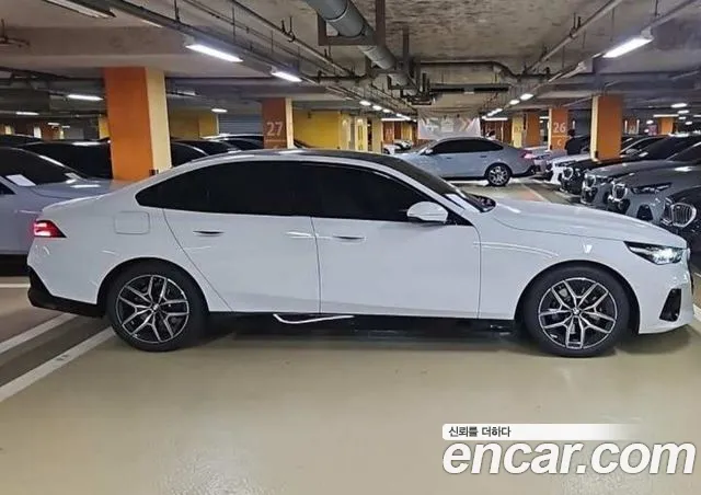 BMW 5-Series — фото 12