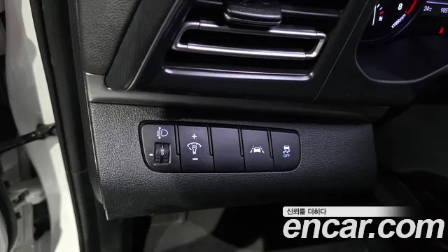 Hyundai Avante — фото 18