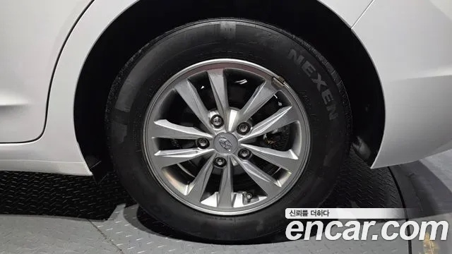 Hyundai Avante — фото 21