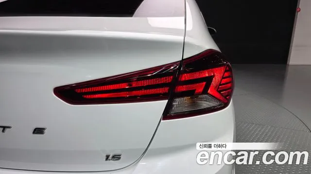 Hyundai Avante — фото 23