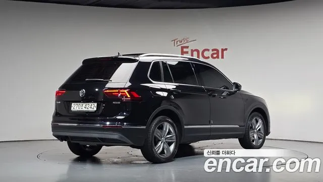 Volkswagen Tiguan — фото 1