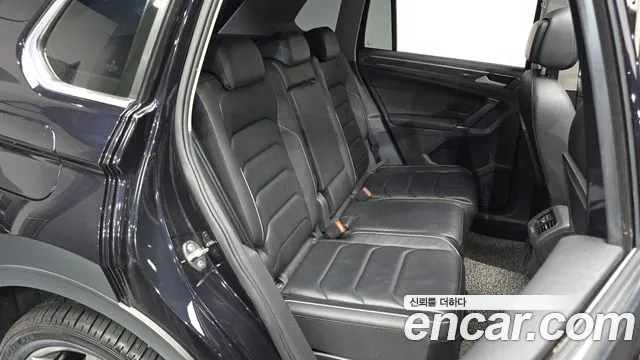 Volkswagen Tiguan — фото 11
