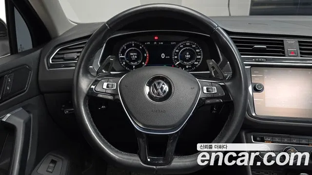 Volkswagen Tiguan — фото 14