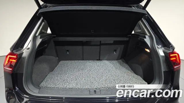 Volkswagen Tiguan — фото 27