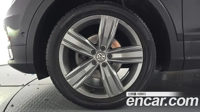 Volkswagen Tiguan — фото 4