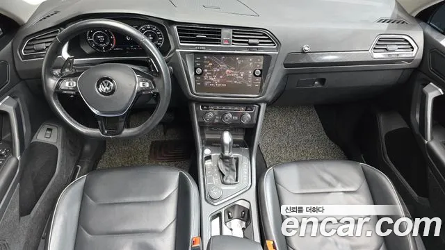 Volkswagen Tiguan — фото 6