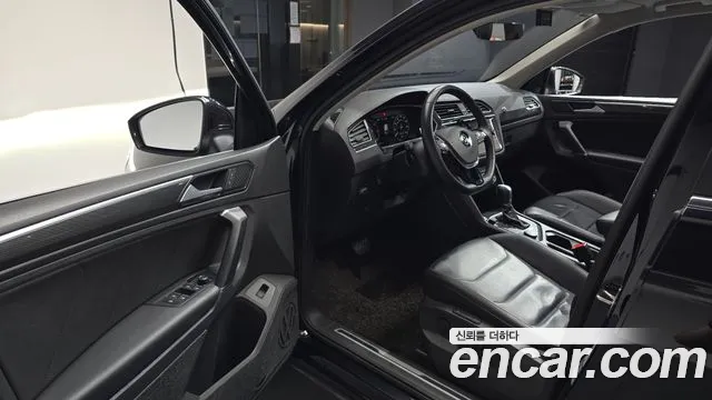 Volkswagen Tiguan — фото 9