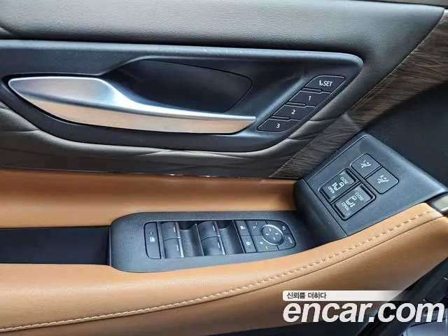 Toyota Alphard — фото 8