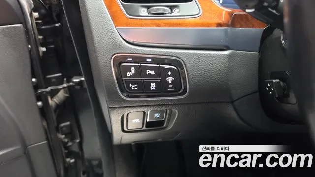Hyundai Equus — фото 17