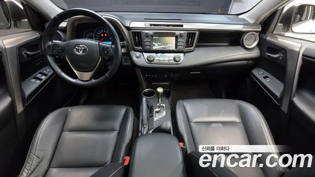 Toyota RAV4 — фото 7