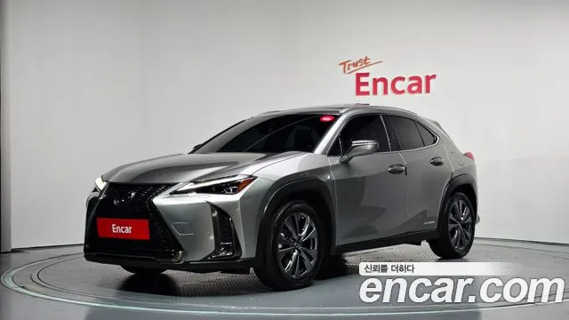 Lexus UX — фото 1
