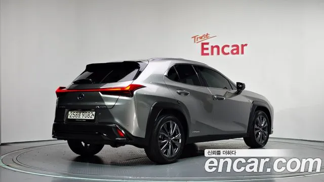Lexus UX — фото 2