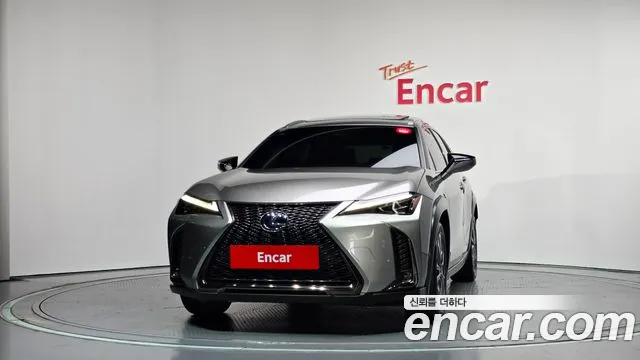 Lexus UX — фото 3