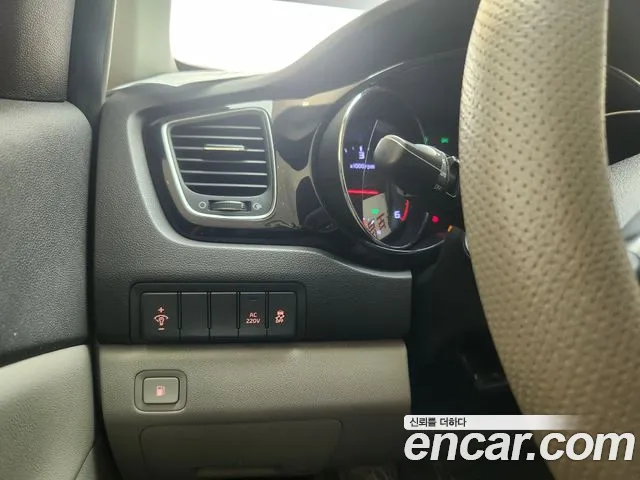 Kia Carnival — фото 12
