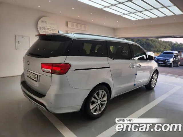 Kia Carnival — фото 4