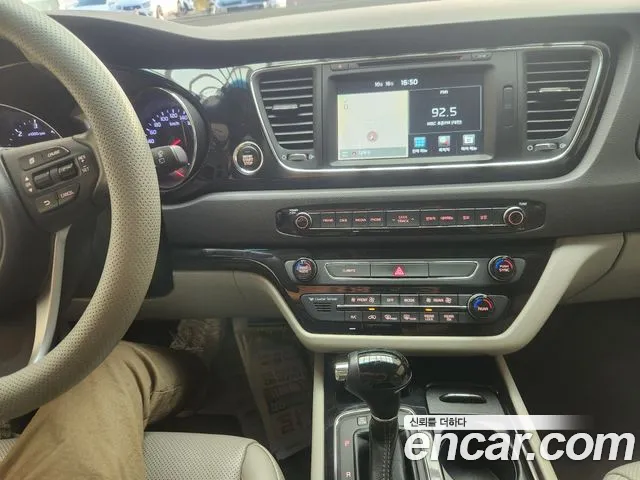 Kia Carnival — фото 10