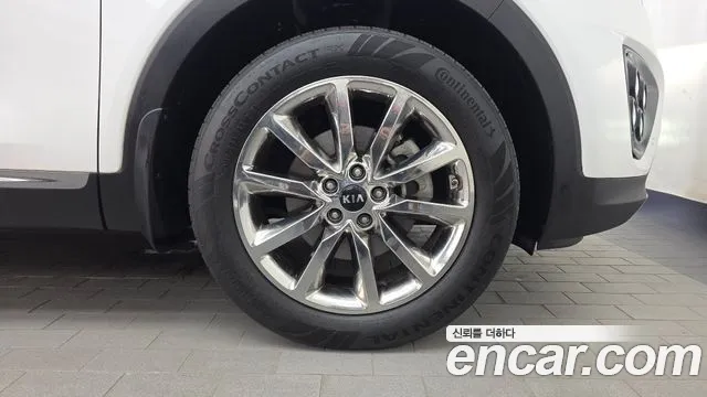 Kia Sorento — фото 21