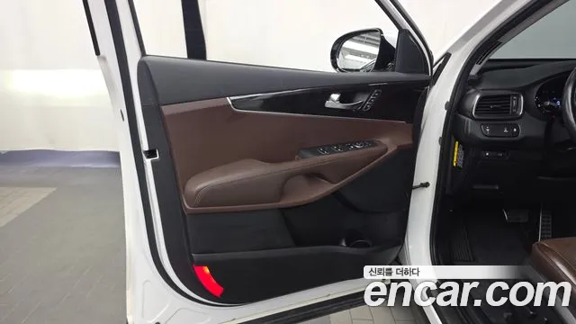 Kia Sorento — фото 24