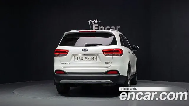 Kia Sorento — фото 4