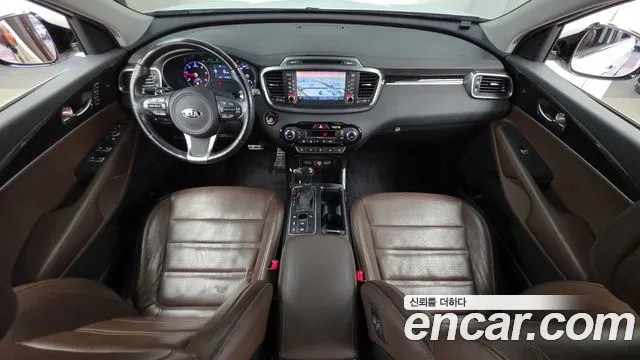 Kia Sorento — фото 7