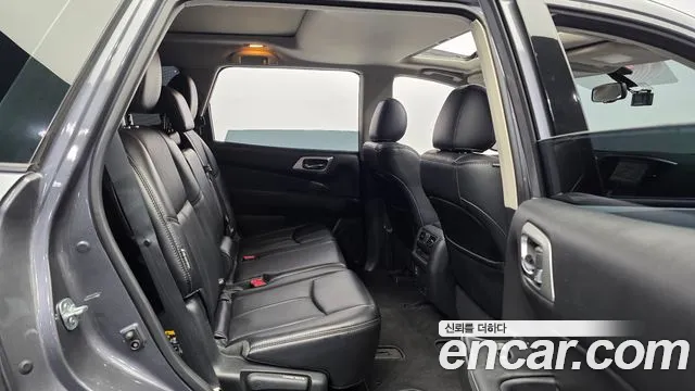 Nissan Pathfinder — фото 11
