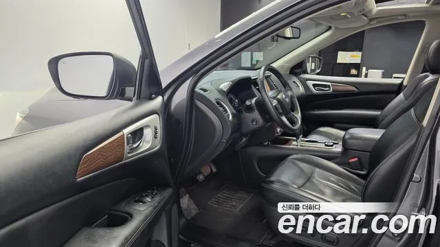 Nissan Pathfinder — фото 10