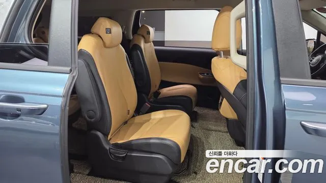 Kia Carnival — фото 11