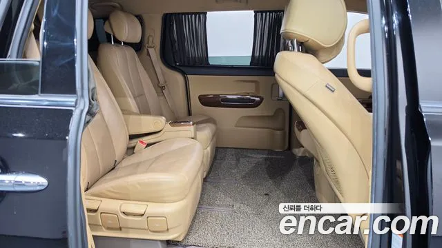 Kia Carnival — фото 11