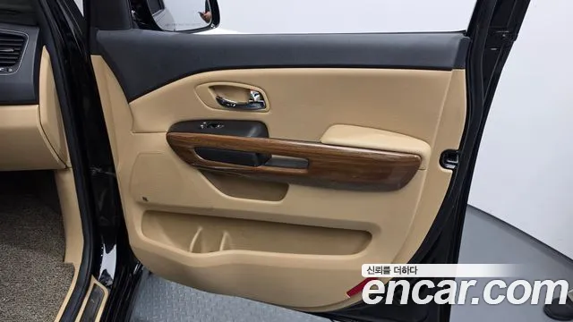 Kia Carnival — фото 25