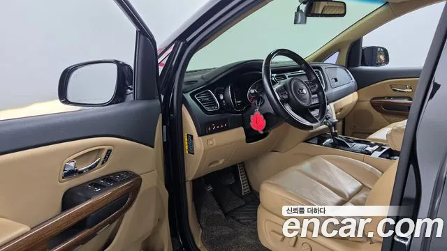 Kia Carnival — фото 10