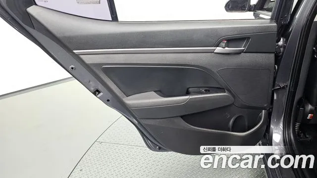 Hyundai Avante — фото 25