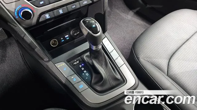 Hyundai Avante — фото 8