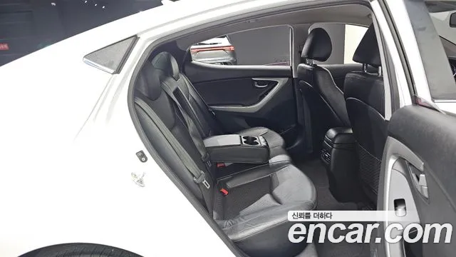 Hyundai Avante — фото 11