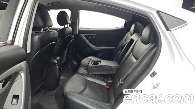 Hyundai Avante — фото 12
