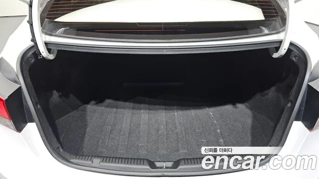 Hyundai Avante — фото 17