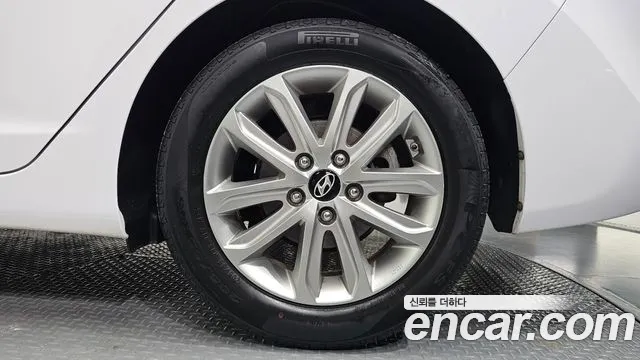 Hyundai Avante — фото 21