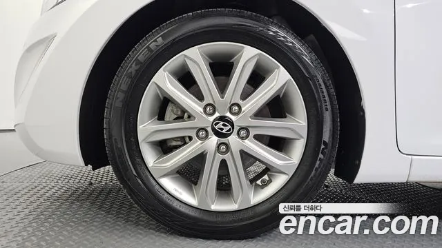 Hyundai Avante — фото 5